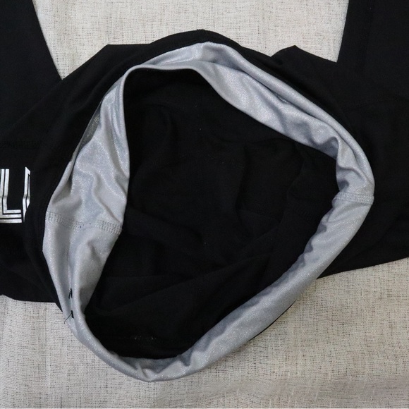 Material Girl Active Metallic Graphic Leggings - Picture 8 of 9